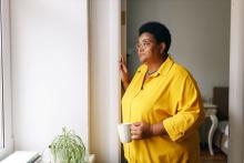 vrouw is overspannen of heeft burn-out