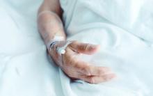 iemand ligt op de intensive care