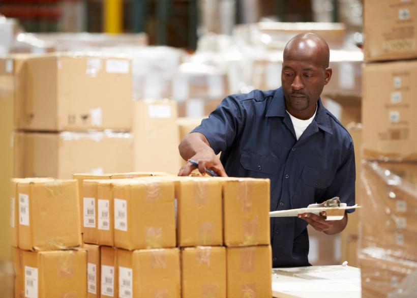 Man werkt vaak 's nachts in magazijn