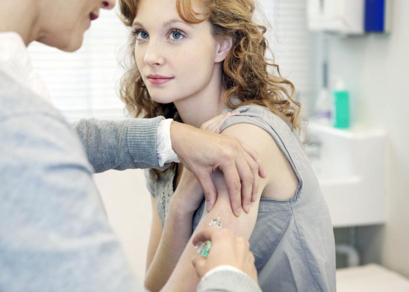 vaccinatie jonge vrouw