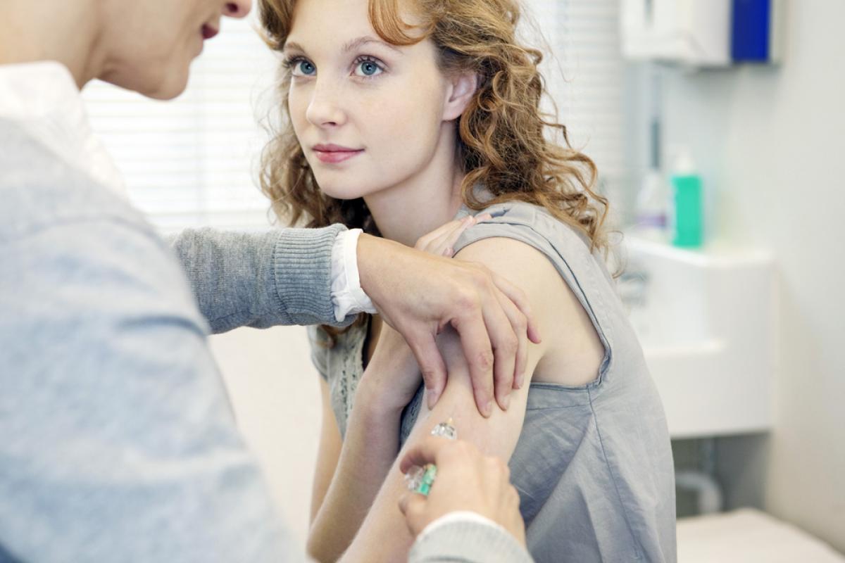 vaccinatie jonge vrouw