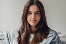 Een vrouw denkt na over sterilisatie