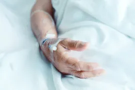 iemand ligt op de intensive care