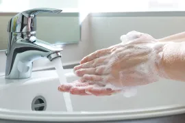 handen wassen onder de kraan